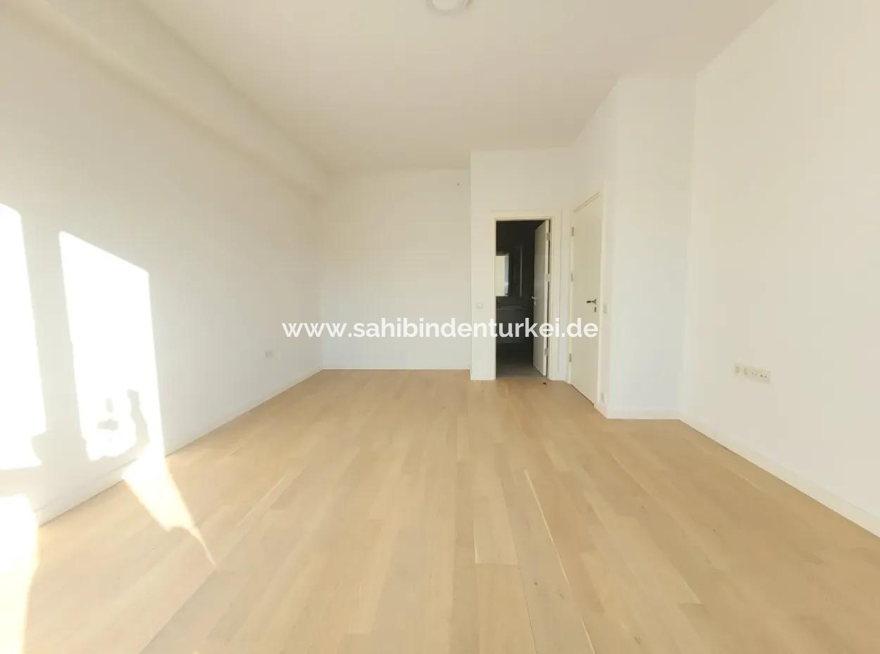 2,5+1 Mieterlose Wohnung Mit Blick Auf Die Landschaft Zum Verkauf Im İncek Loft-Komplex