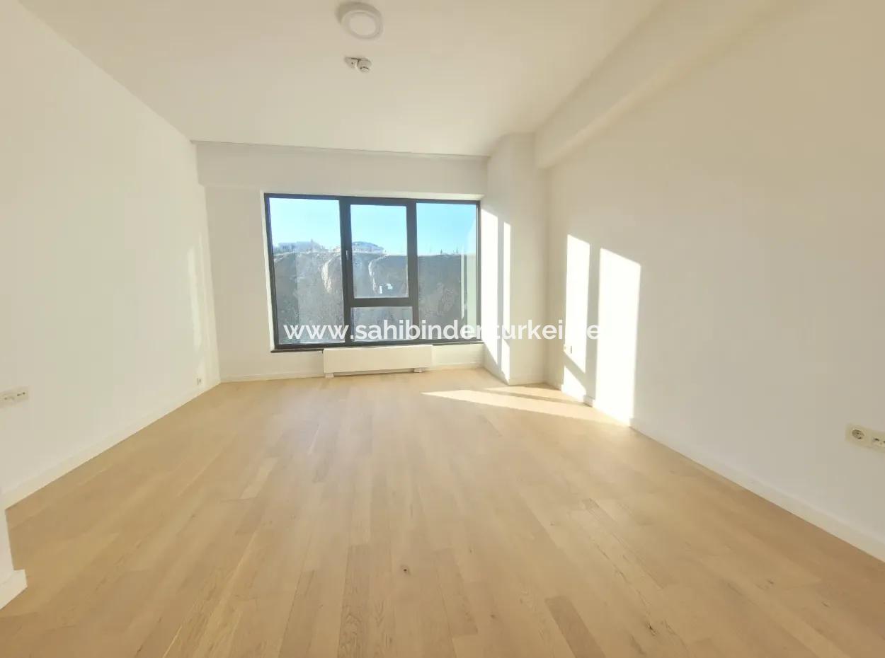 2,5+1 Mieterlose Wohnung Mit Blick Auf Die Landschaft Zum Verkauf Im İncek Loft-Komplex
