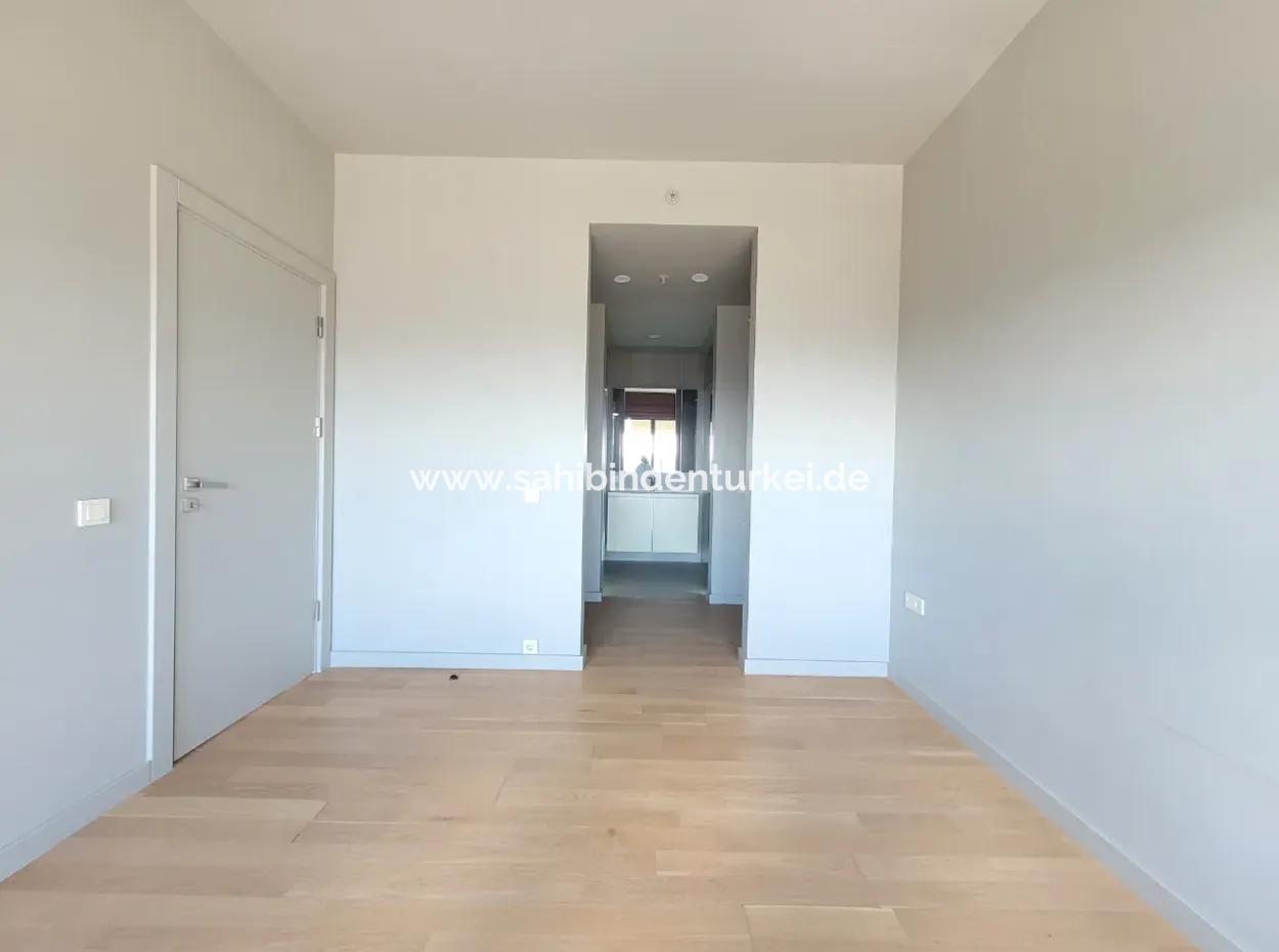 Leeres İncek Loft 1+1  Wohnung Im 11. Stock Mit Seeblick Zu Vermieten