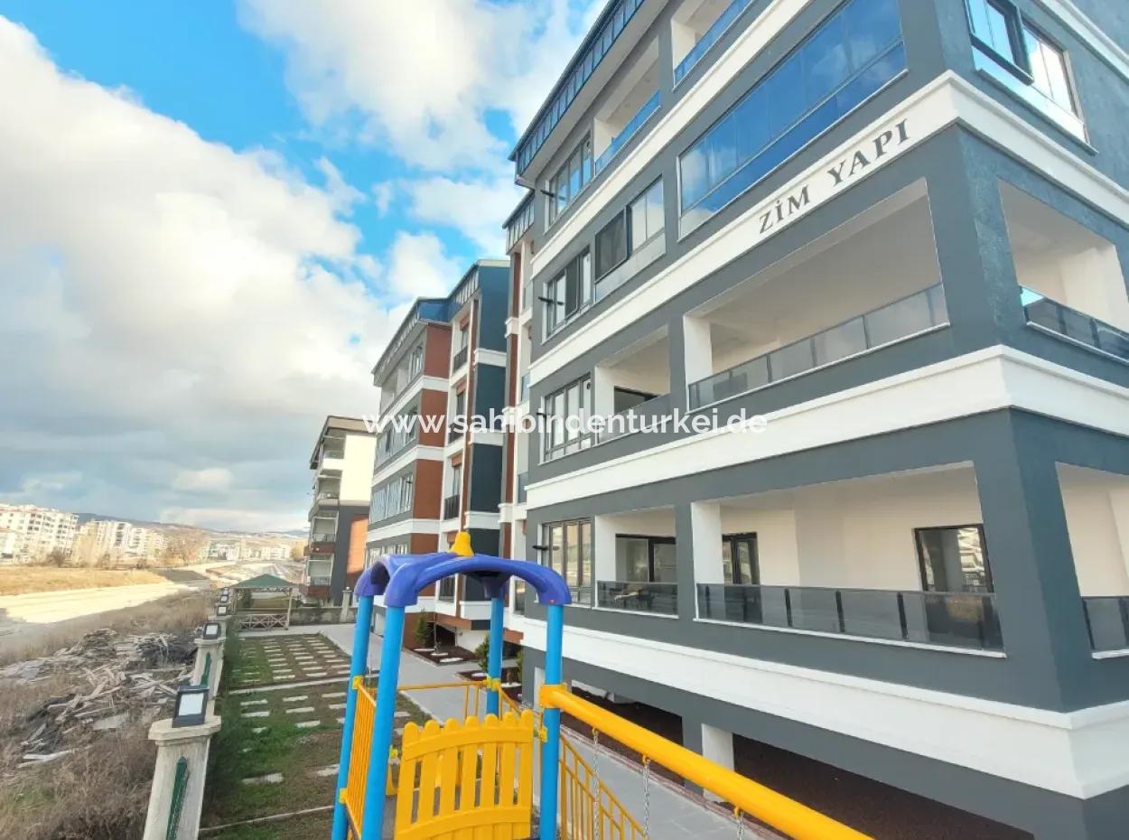 Geeignet Für Staatsbürger. Luxuriöse 200 M² Große Wohnung Im Mittleren Stockwerk Mit Parkblick Im Viertel Bahçelievler, Gölbaşı, Ankara Zu Verkaufen.