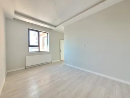 Geeignet Für Staatsbürger. Luxuriöse 200 M² Große Wohnung Im Mittleren Stockwerk Mit Parkblick Im Viertel Bahçelievler, Gölbaşı, Ankara Zu Verkaufen.