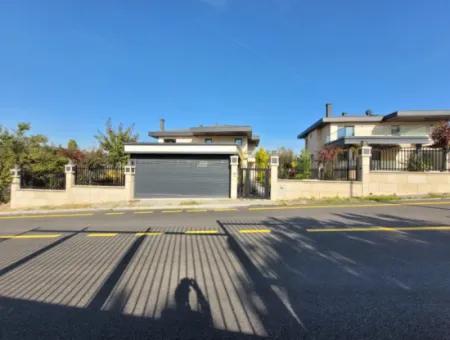 Luxus-Doppelhaus Zum Verkauf Auf Einem 730 M² Großen Grundstück In İncek 4+2 İncek Mahallesi, Gölbaşı, Ankara, Türkei