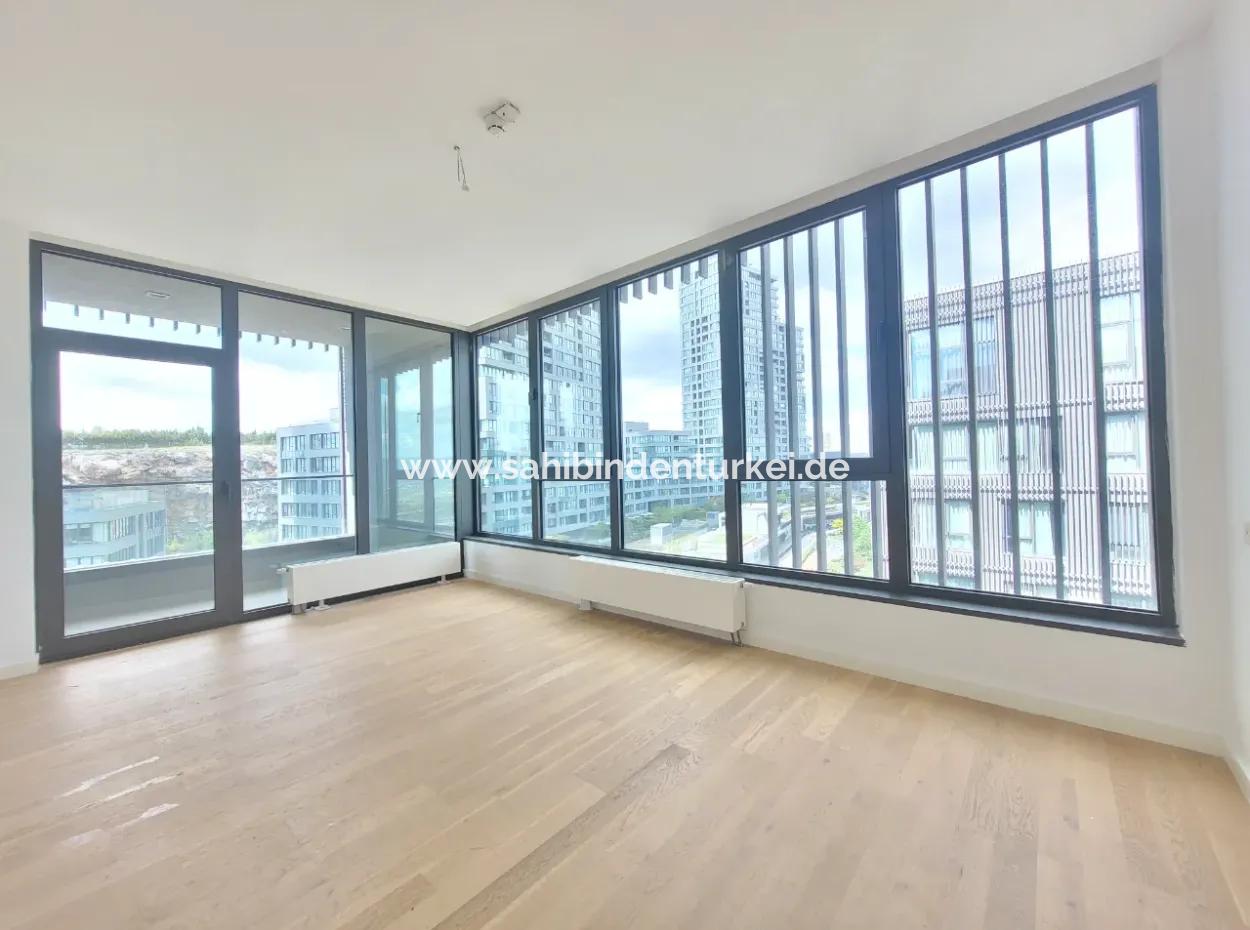 5,5+1 Duplex 5Th Floor Tenantless Apartment With Landscape View For Sale In İncek Loft Complex