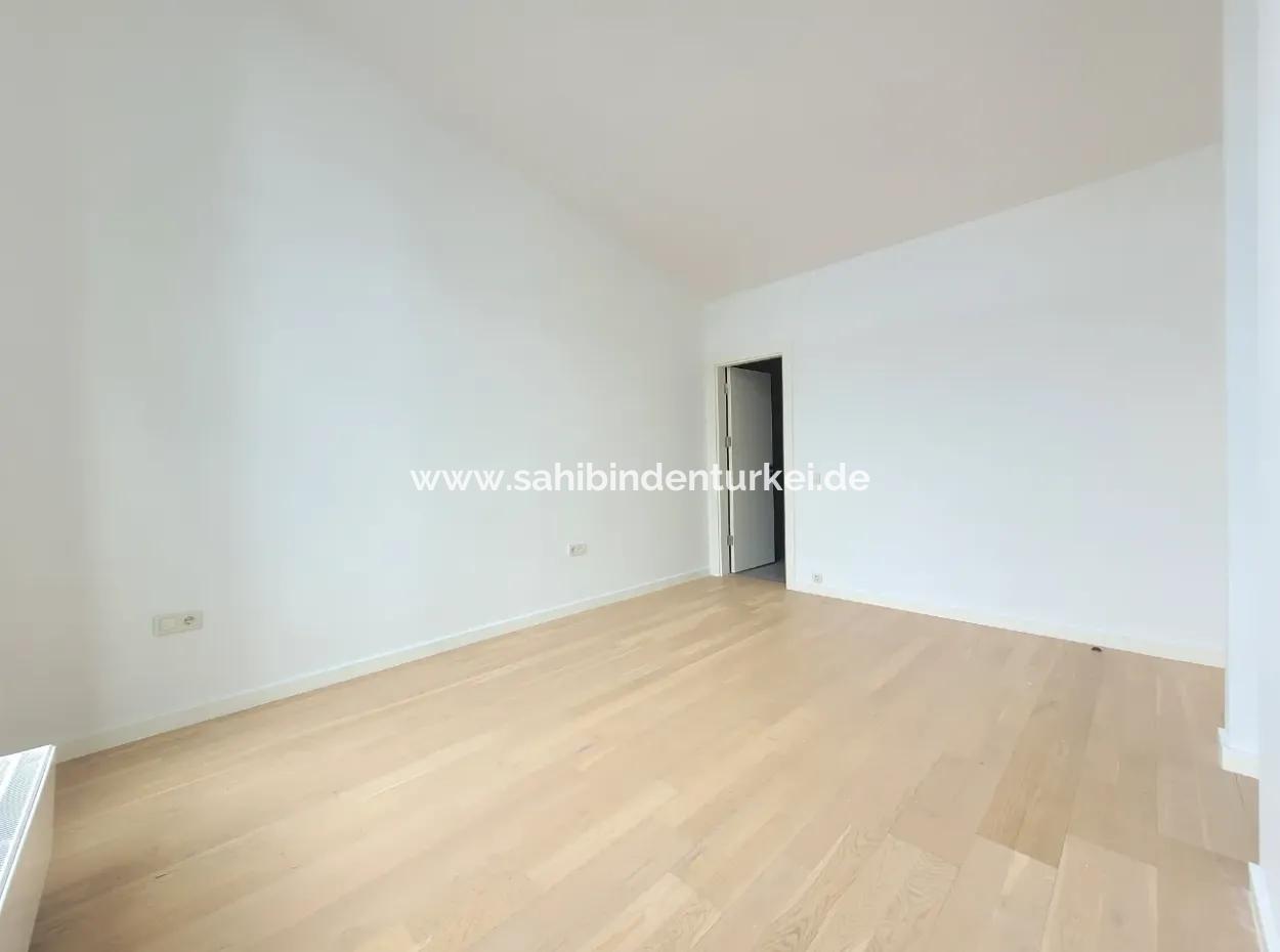 5,5+1 Duplex 5Th Floor Tenantless Apartment With Landscape View For Sale In İncek Loft Complex