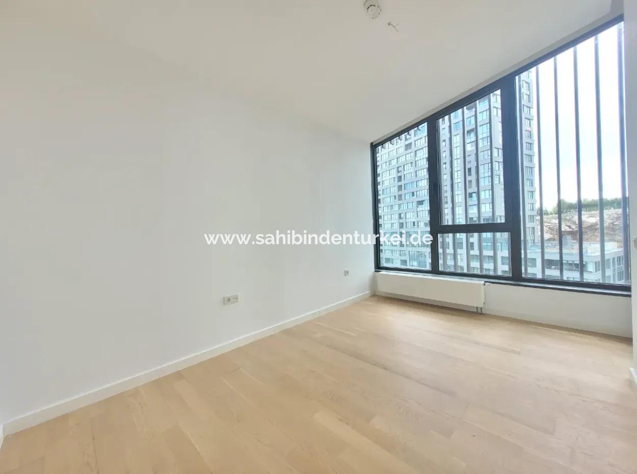 5,5+1 Duplex 5Th Floor Tenantless Apartment With Landscape View For Sale In İncek Loft Complex
