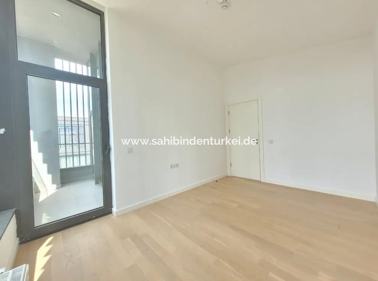 5,5+1 Duplex 5Th Floor Tenantless Apartment With Landscape View For Sale In İncek Loft Complex