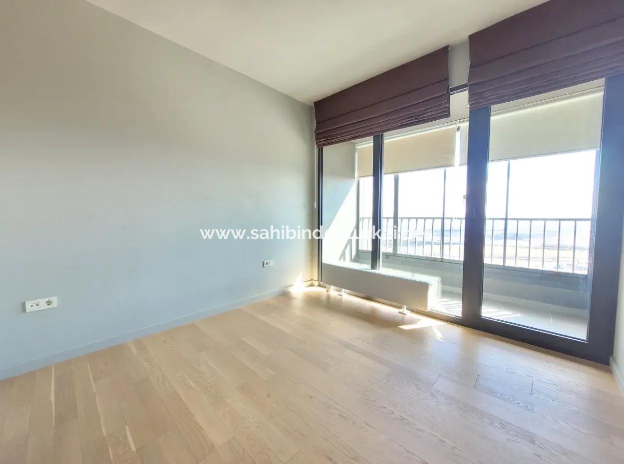 Empty İncek Loft 1+1  11Th Floor Apartment With Lake View For Rent