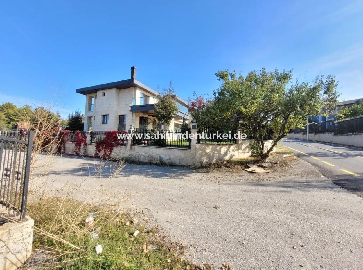 Luxury Duplex Villa For Sale On 730 M² Plot In İncek 4+2 İncek Mahallesi Gölbaşı Ankara Turkey