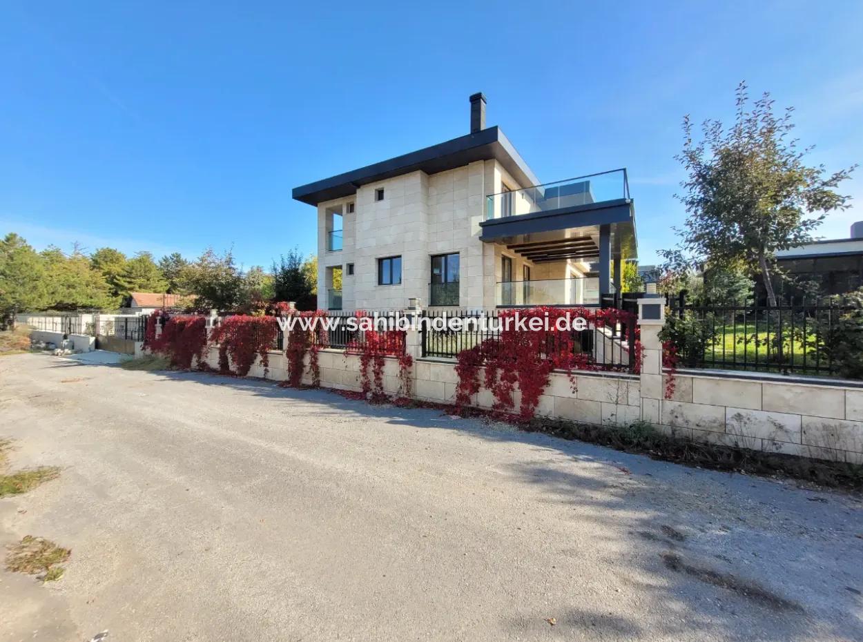 Luxury Duplex Villa For Sale On 730 M² Plot In İncek 4+2 İncek Mahallesi Gölbaşı Ankara Turkey