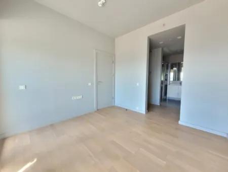 Empty İncek Loft 1+1  11Th Floor Apartment With Lake View For Rent