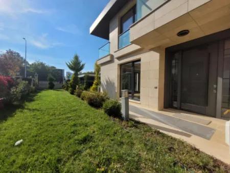 Luxury Duplex Villa For Sale On 730 M² Plot In İncek 4+2 İncek Mahallesi Gölbaşı Ankara Turkey