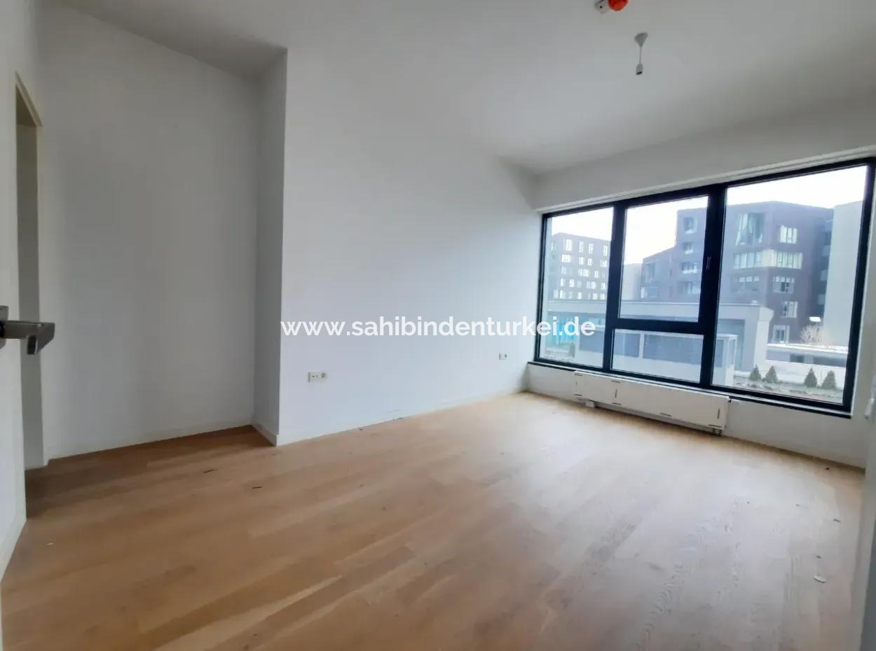 İncek Loft Satılık 3+1 Bahçe Dubleksi Şehir Manzaralı Daire