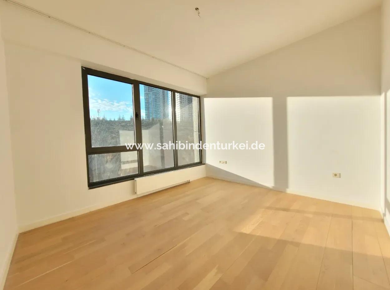 İncek Loft Satılık Teraslı  3+1 Şehir Manzaralı 3.Kat Daire