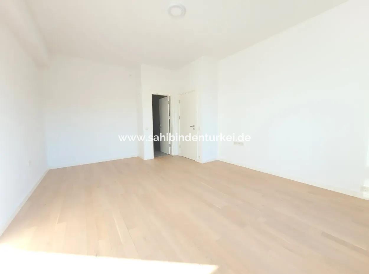 Boş Krediye Uygun İncek Loft Satılık 2,5+1 Peyzaj Manzaralı 1.Kat Daire