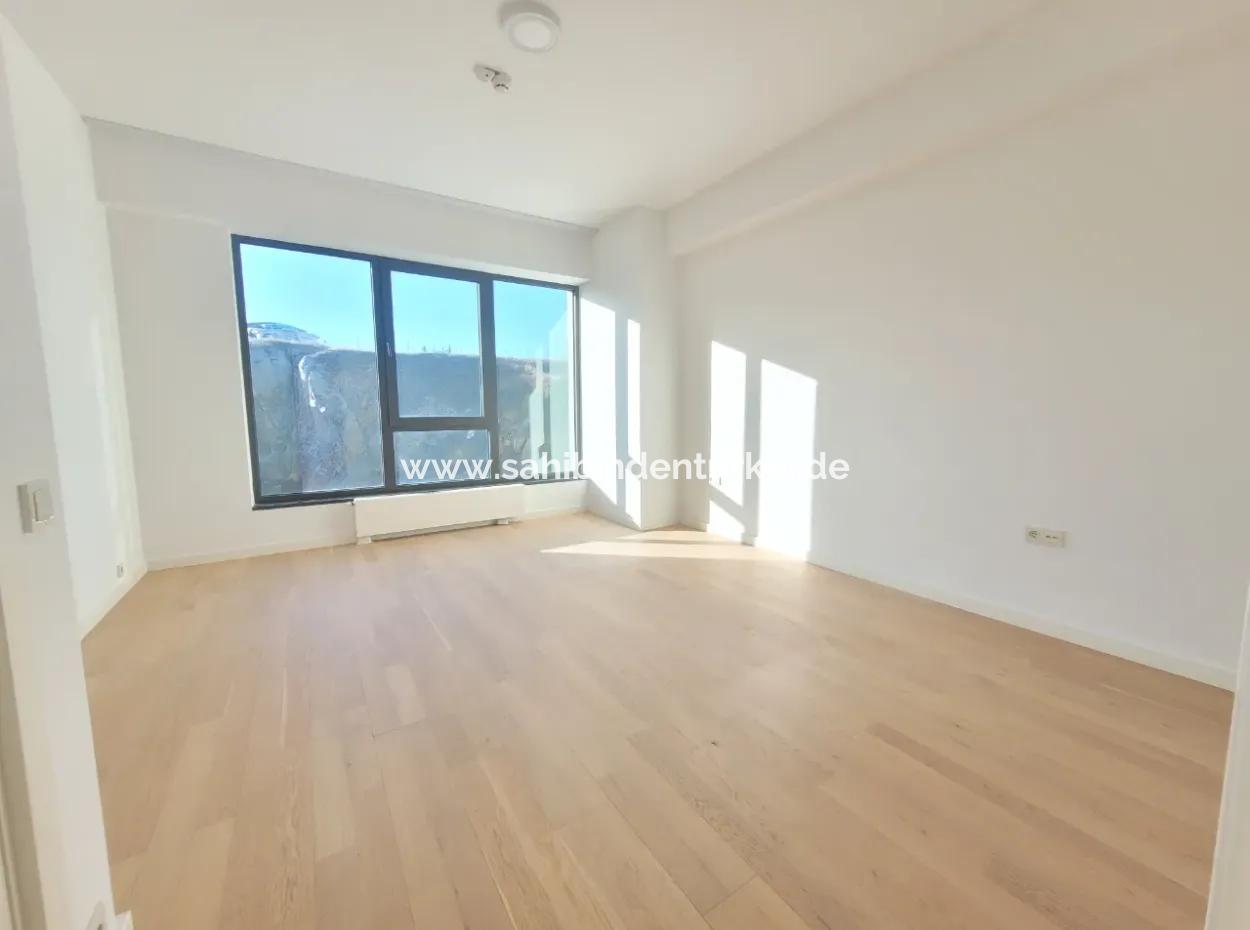 Boş Krediye Uygun İncek Loft Satılık 2,5+1 Peyzaj Manzaralı 1.Kat Daire