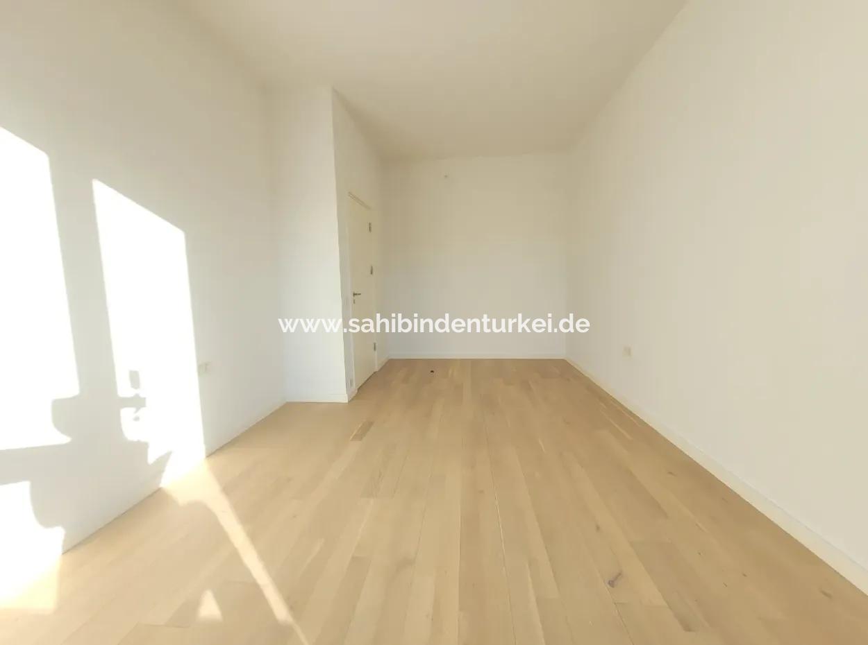 Boş Krediye Uygun İncek Loft Satılık 2,5+1 Peyzaj Manzaralı 1.Kat Daire