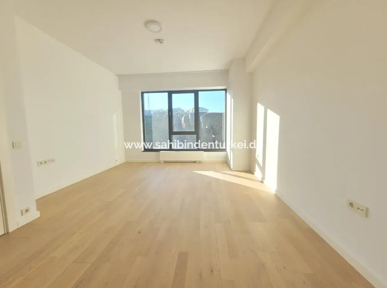 İncek Loft Satılık 2,5+1 Peyzaj Manzaralı Kiracısız 3.Kat Daire