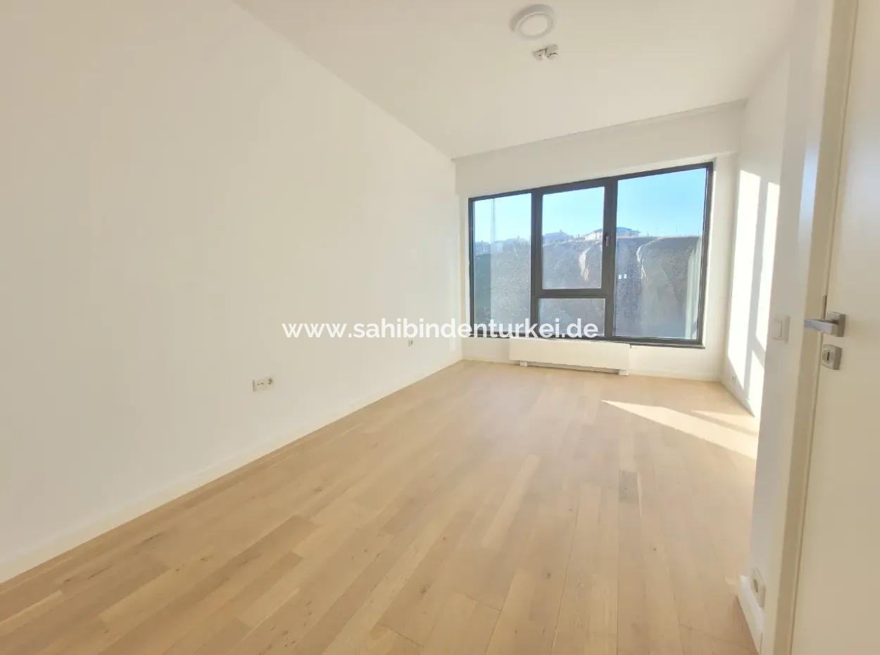 İncek Loft Satılık 2,5+1 Peyzaj Manzaralı Kiracısız 3.Kat Daire