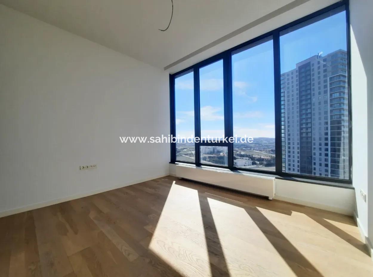 İncek Loft Satılık  4+1  Göl Manzaralı Kiracısız 20.Kat Daire