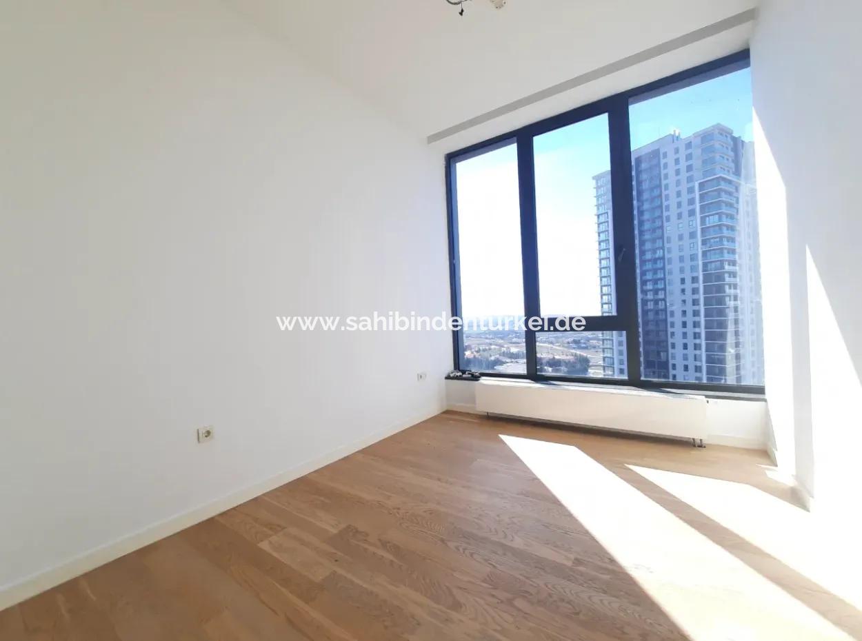 İncek Loft Satılık  4+1  Göl Manzaralı Kiracısız 20.Kat Daire
