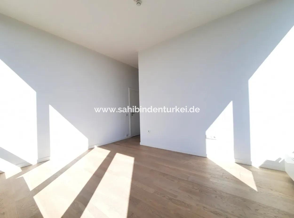 İncek Loft Satılık  4+1  Göl Manzaralı Kiracısız 20.Kat Daire