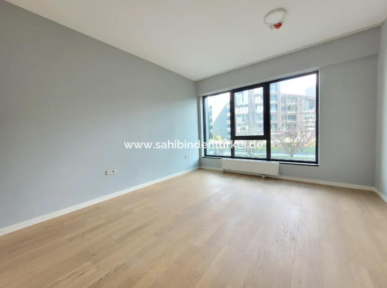Boş İncek Loft Satılık 3+1 Bahçe Dubleksi Peyzaj Manzaralı Daire