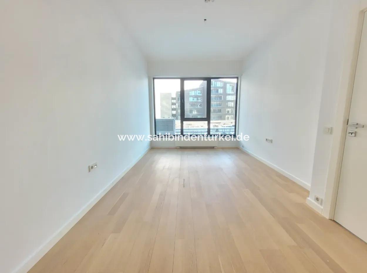 Boş İncek Loft Satılık 3+1 Bahçe Dubleksi Şehir Manzaralı Daire