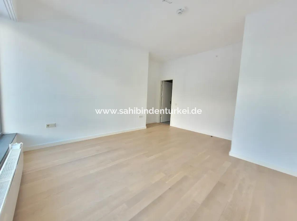 Boş İncek Loft Satılık 3+1 Bahçe Dubleksi Şehir Manzaralı Daire