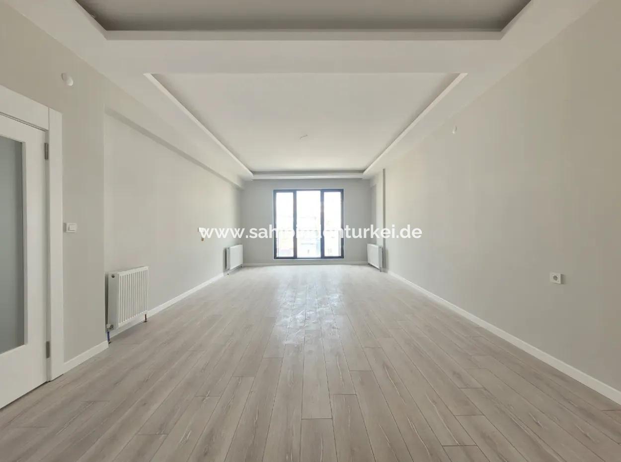 Vatandaşlığa Uygun Ankara Gölbaşı Bahçelievler Mah. 200 M ² Park Manzaralı Arakat Lüks Satılık Daire