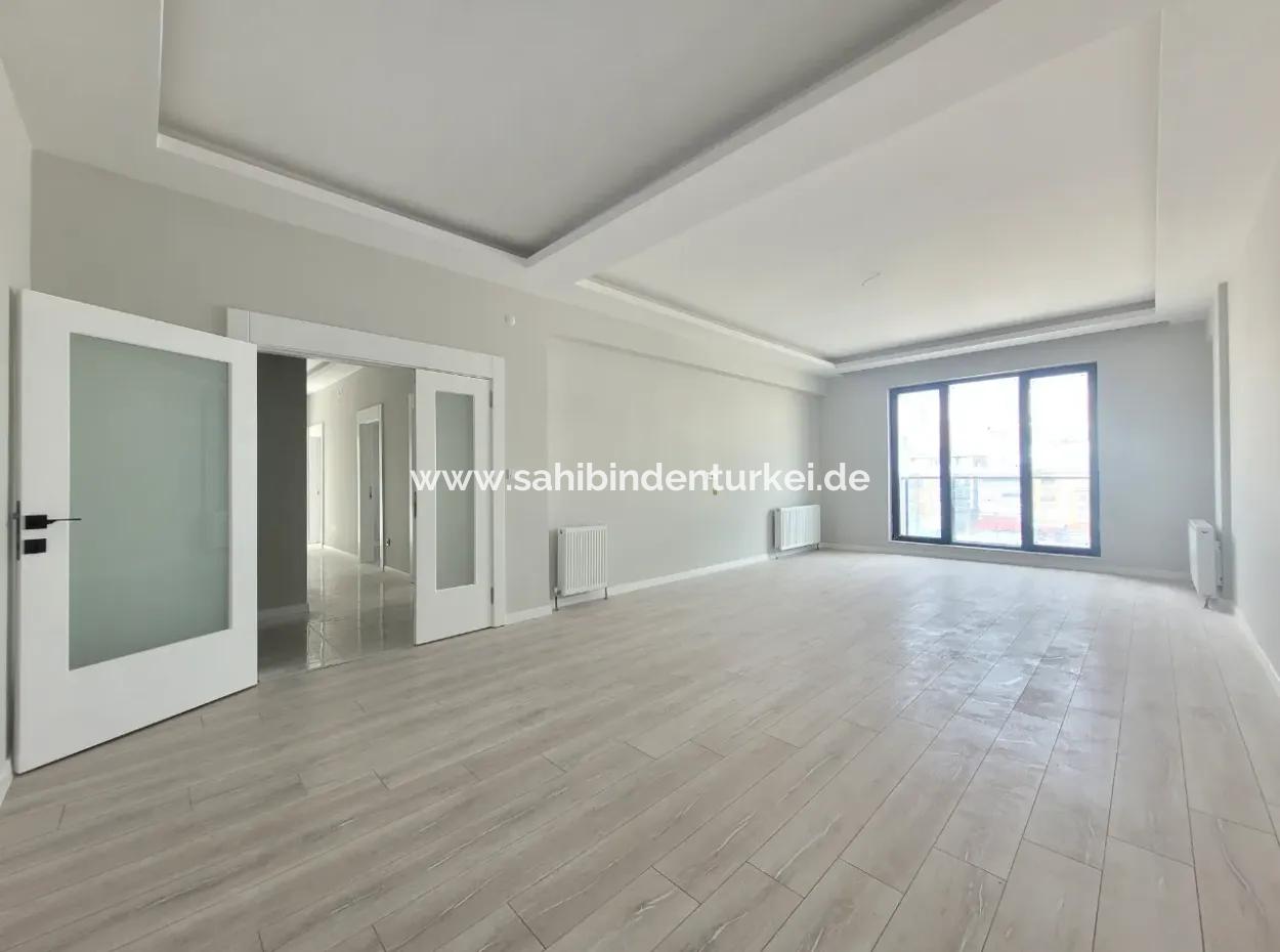 Vatandaşlığa Uygun Ankara Gölbaşı Bahçelievler Mah. 200 M ² Park Manzaralı Arakat Lüks Satılık Daire