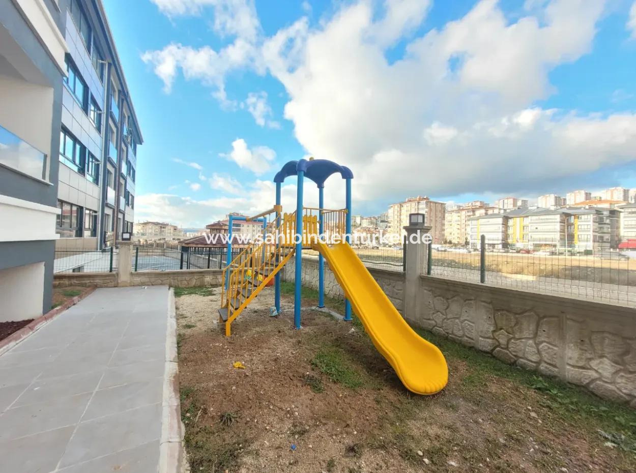 Vatandaşlığa Uygun Ankara Gölbaşı Bahçelievler Mah. 200 M ² Park Manzaralı Arakat Lüks Satılık Daire