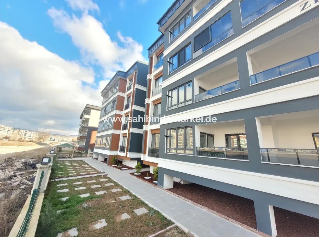Vatandaşlığa Uygun Ankara Gölbaşı Bahçelievler Mah. 200 M ² Park Manzaralı Arakat Lüks Satılık Daire