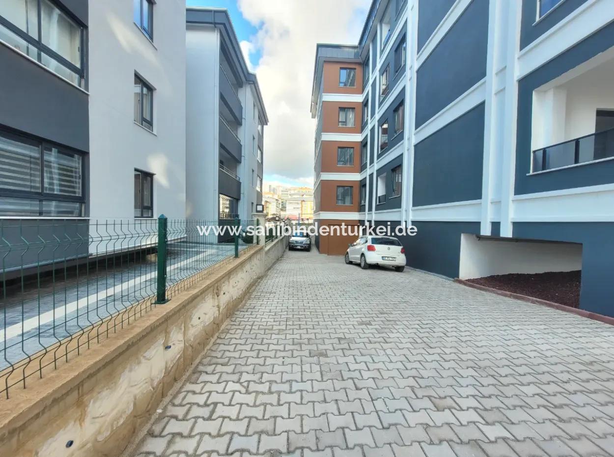 Vatandaşlığa Uygun Ankara Gölbaşı Bahçelievler Mah. 200 M ² Park Manzaralı Arakat Lüks Satılık Daire