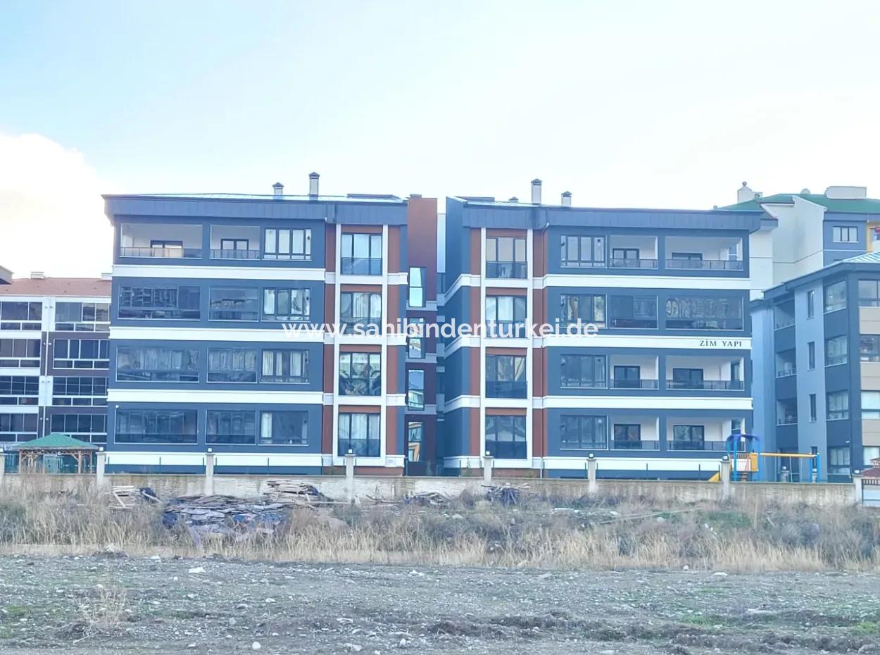 Vatandaşlığa Uygun Ankara Gölbaşı Bahçelievler Mah. 200 M ² Park Manzaralı Arakat Lüks Satılık Daire