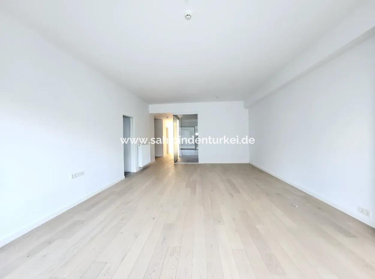 Krediye Uygun Boş İncek Loft Satılık 2,5+1 Peyzaj Manzaralı Bahçe Katı Daire 2 Bahçeli