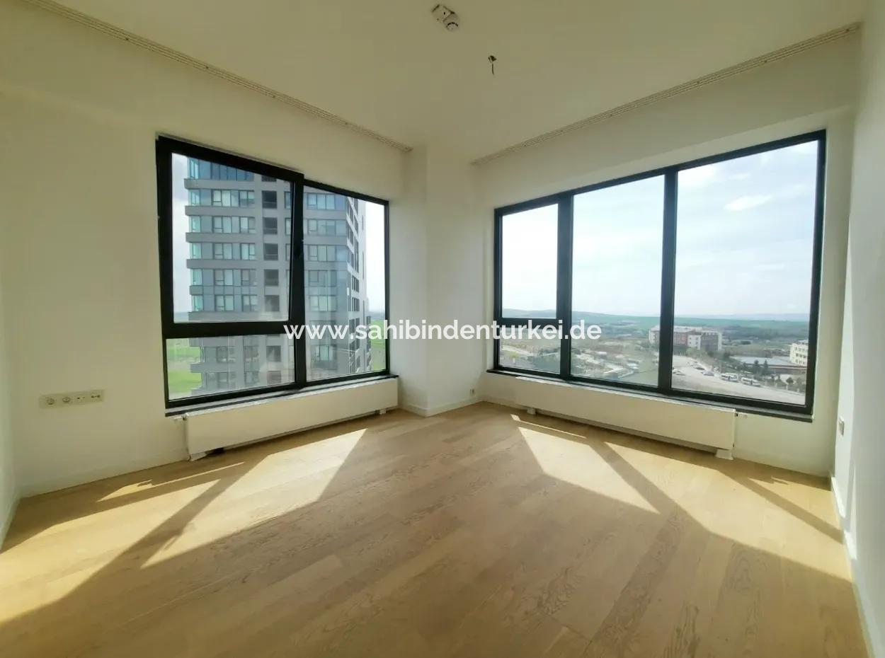 Kiracısız İncek Loft Satılık  5,5+1  Göl Manzaralı 14.Kat Daire