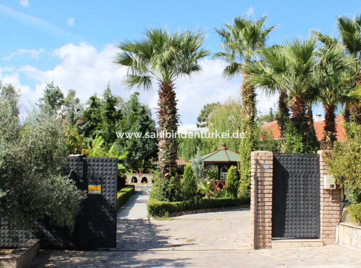 Köyceğiz'de Satılık 1458 M² Arsa İçerisinde Havuzlu Lüks Villa