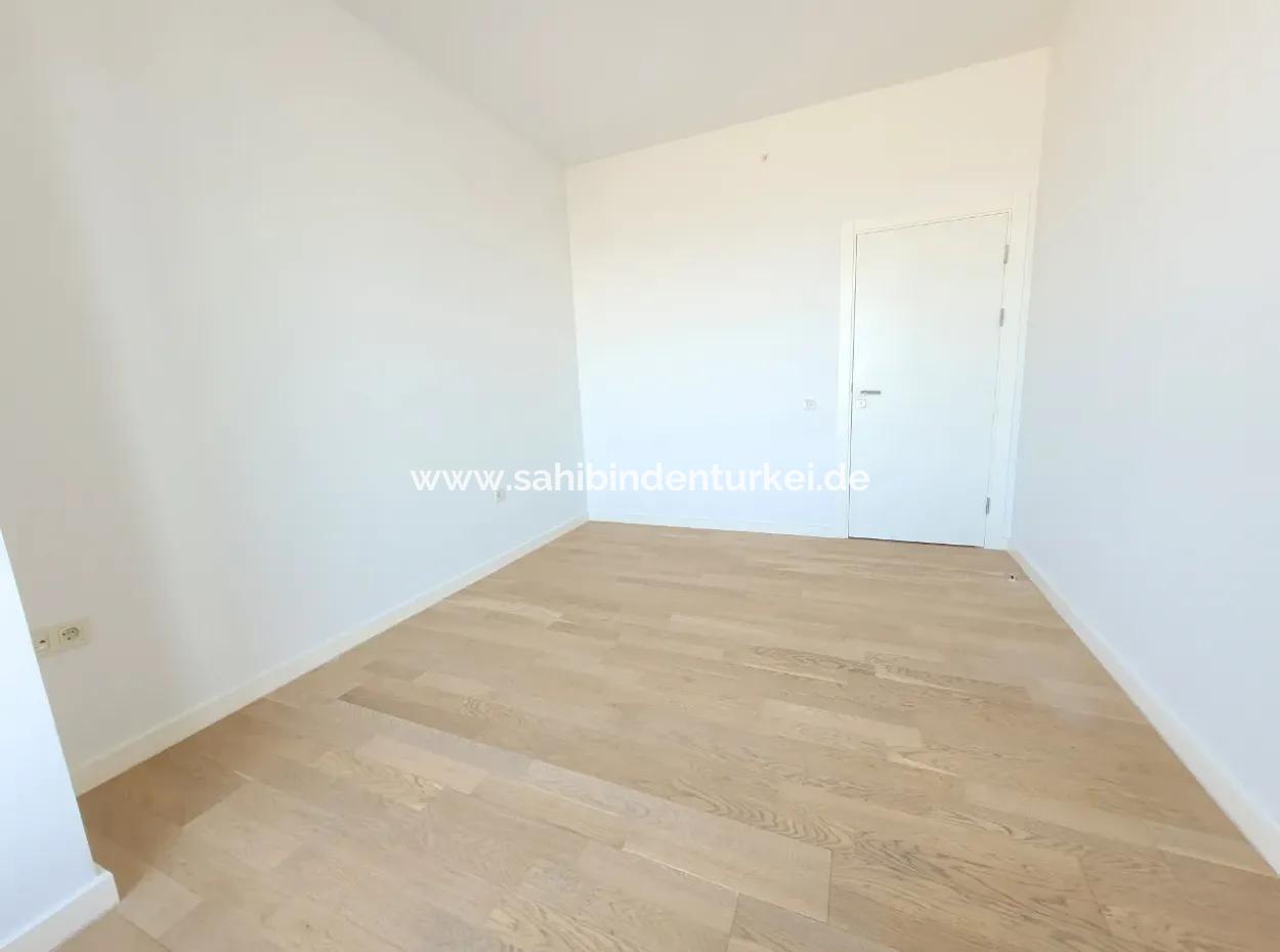 Kiracısız İncek Loft Satılık  5.5+1  Göl Manzaralı 20.Kat Daire