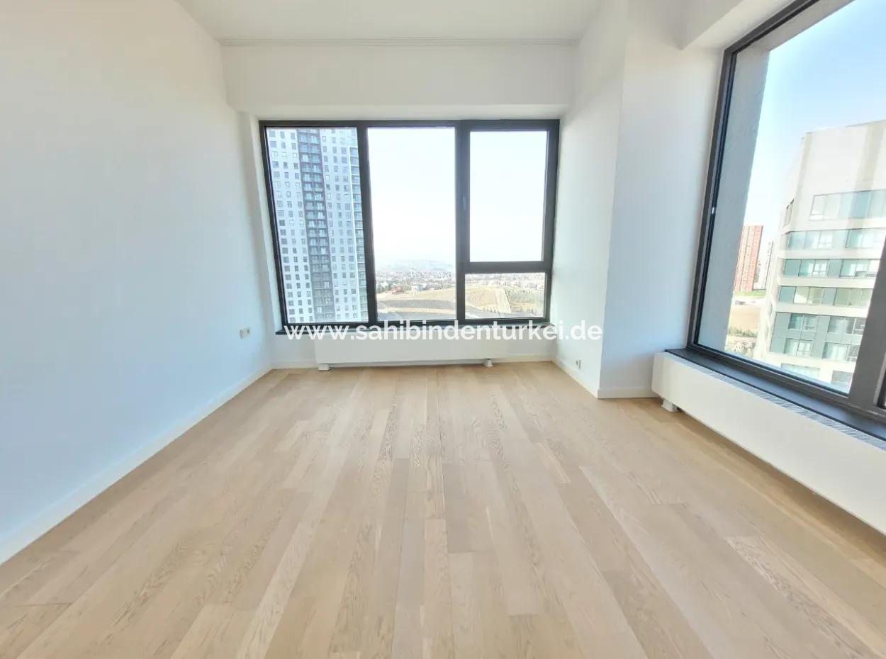 Kiracısız İncek Loft Satılık  5.5+1  Göl Manzaralı 20.Kat Daire