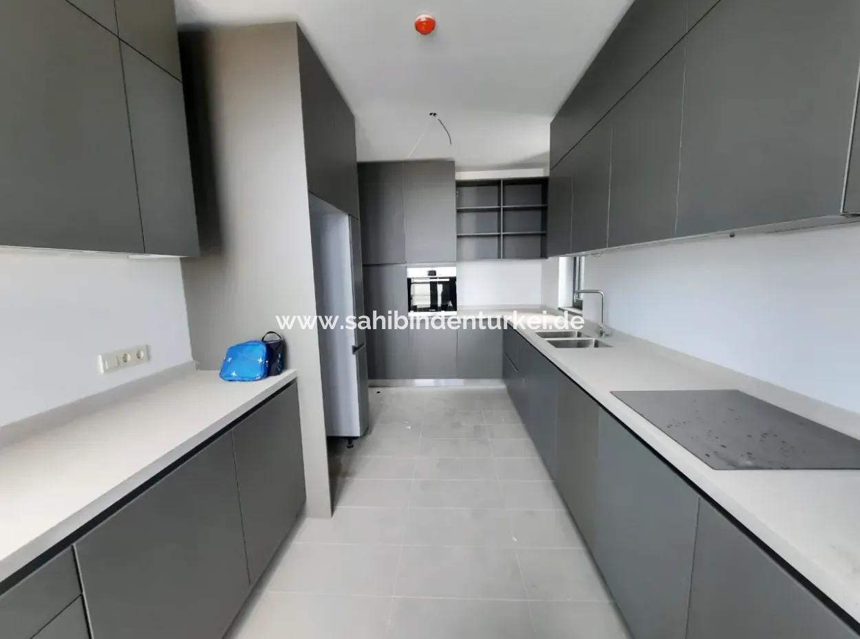 İncek Loft Satılık  5,5+1 Dubleks Göl Manzaralı 2.Kat Kiracısız Daire