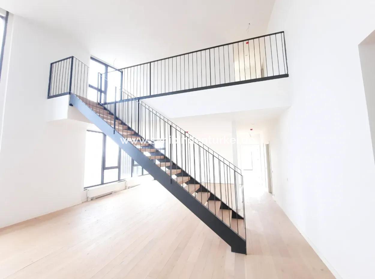 İncek Loft Satılık  5,5+1 Dubleks Göl Manzaralı 2.Kat Kiracısız Daire
