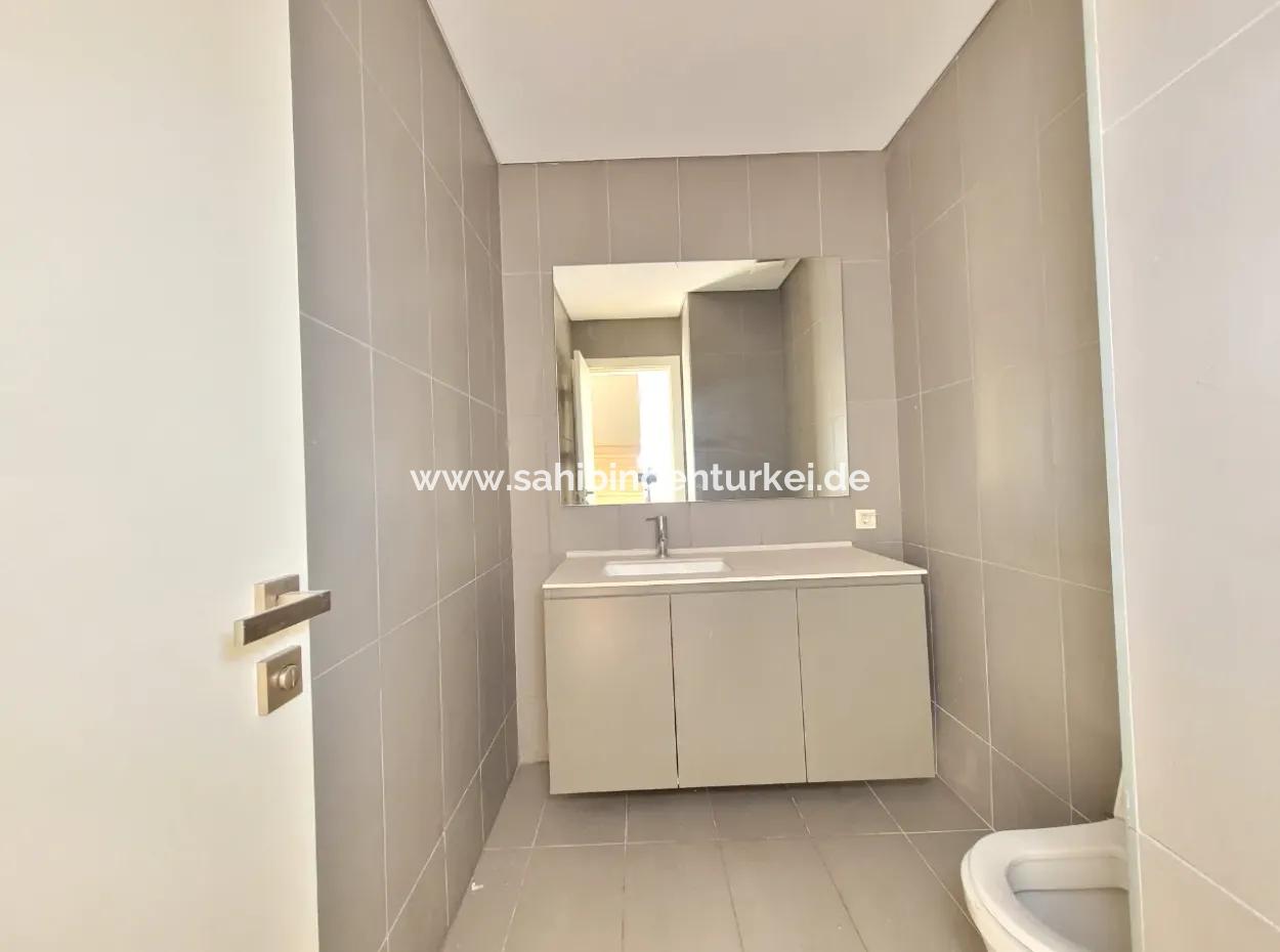 Kiracısız İncek Loft Satılık  2+1 Bahçe Dubleks Şehir Manzaralı Daire