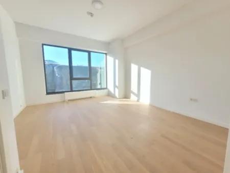 Boş Krediye Uygun İncek Loft Satılık 2,5+1 Peyzaj Manzaralı 1.Kat Daire