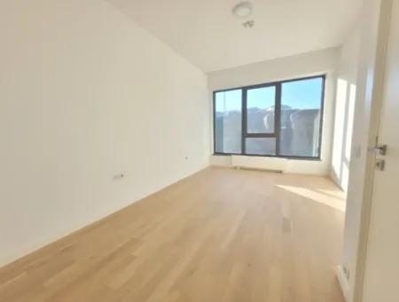 Boş Krediye Uygun İncek Loft Satılık 2,5+1 Peyzaj Manzaralı 1.Kat Daire