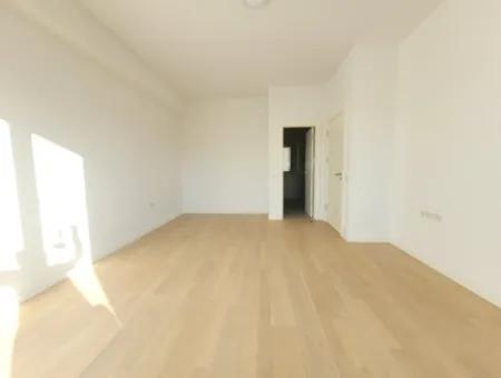 Boş Krediye Uygun İncek Loft Satılık 2,5+1 Peyzaj Manzaralı Kiracısız 2.Kat Daire