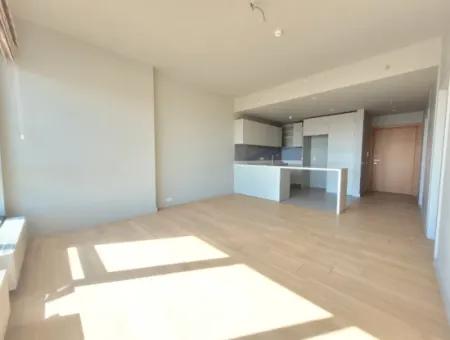 Boş İncek Loft Kiralık  1+1 Göl Manzaralı 3.Kat Daire