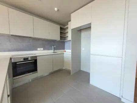 Boş İncek Loft Kiralık  1+1 Göl Manzaralı 3.Kat Daire