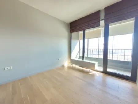 Boş İncek Loft Kiralık  1+1 Göl Manzaralı 3.Kat Daire