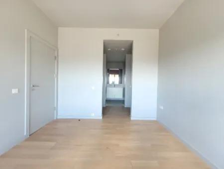 Boş İncek Loft Kiralık  1+1 Göl Manzaralı 3.Kat Daire