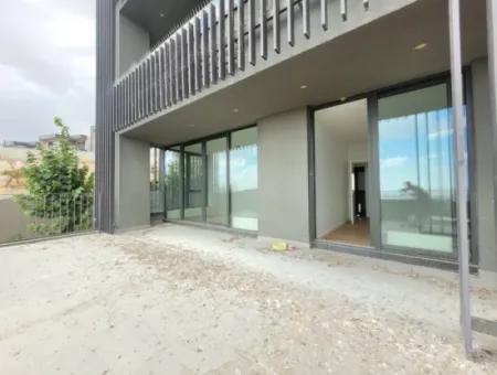 Boş İncek Loft Satılık  Teraslı 4+1  Mogan Manzaralı 146 M² 1.Kat Daire
